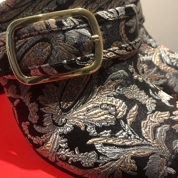 NOWT “Qupid” Brand Open Toe Heel. Gold Buckle. All Man Made Materials. Size 10 - Picture 3 of 6